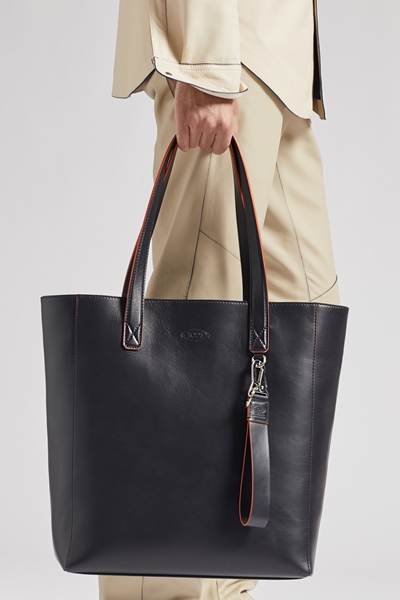 مجموعة Tod’s الرجالية لربيع وصيف 2020... تصاميم خفيفة بجودة عالية